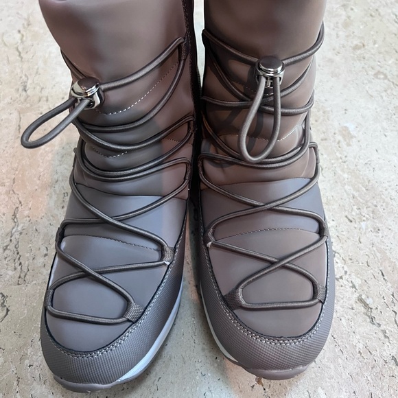 DKNY Womens Perla Wedge Sneaker Boot  Size 10M MSRP 200.00 Ash Color - Picture 5 of 8